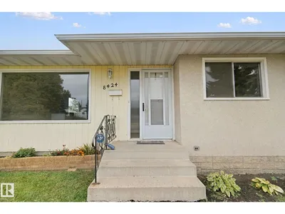 8424 70 ST NW photo 5