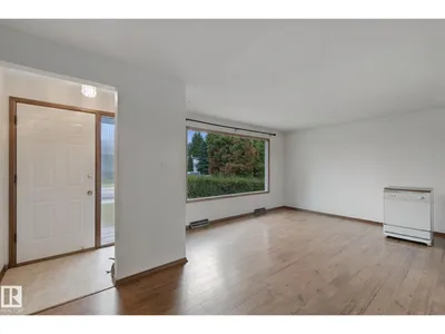 8424 70 ST NW photo 10