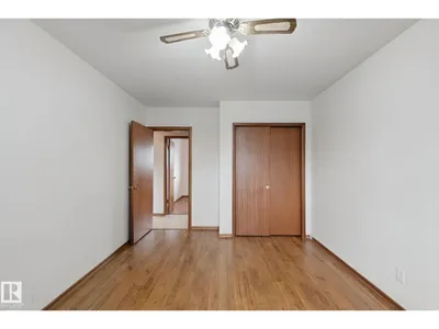 8424 70 ST NW photo 37