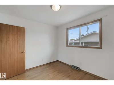 8424 70 ST NW photo 33