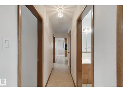 8424 70 ST NW photo 38