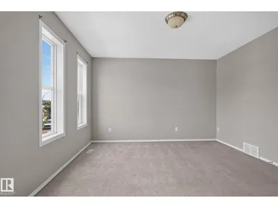 8923 173 AV NW photo 32