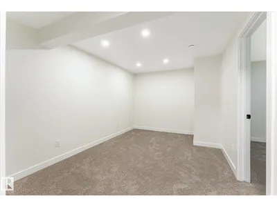 18307 66 AV NW photo 32