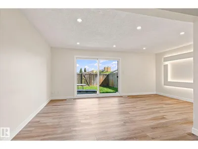 18307 66 AV NW photo 6