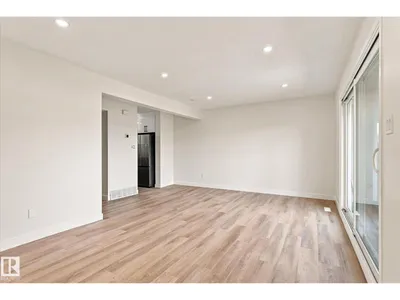 18307 66 AV NW photo 8