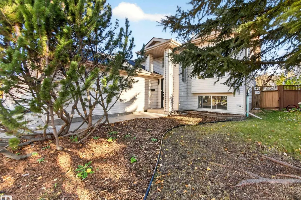 310 REGENCY DR exterior
