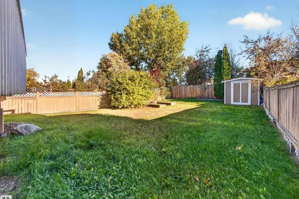 310 REGENCY DR photo 2