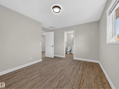 310 REGENCY DR photo 21