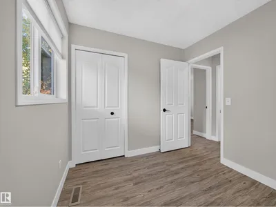 310 REGENCY DR photo 22
