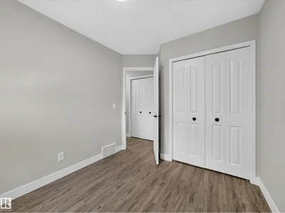 310 REGENCY DR photo 23