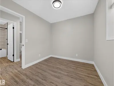 310 REGENCY DR photo 24