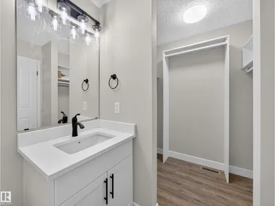 310 REGENCY DR photo 27