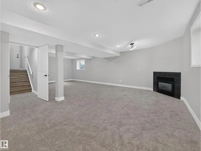 310 REGENCY DR photo 38