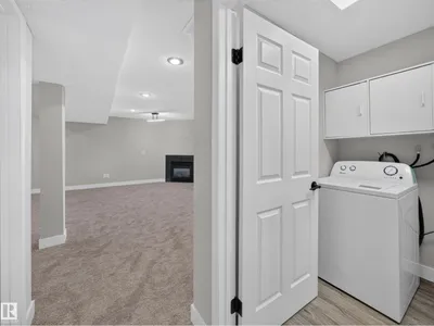 310 REGENCY DR photo 42