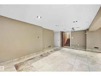7708 158 AV NW photo 29