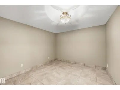 7708 158 AV NW photo 36