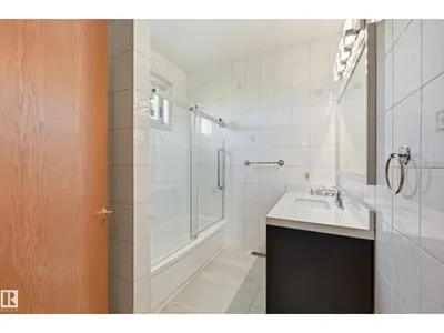 7708 158 AV NW photo 15