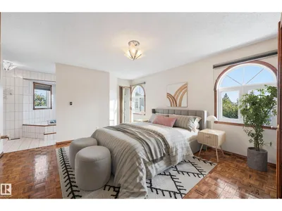 7708 158 AV NW photo 17