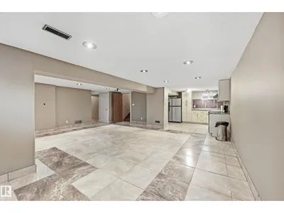 7708 158 AV NW photo 33
