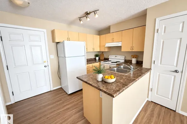 #310 42 SUMMERWOOD BV photo 2
