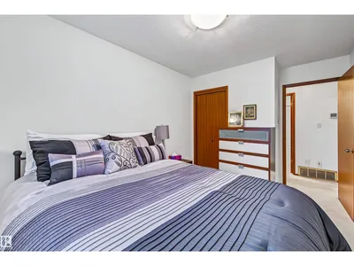 7336 147 AV NW NW photo 25