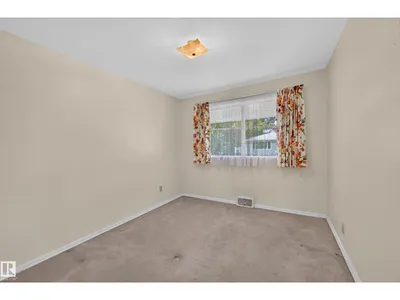 7704 104 AV NW photo 21