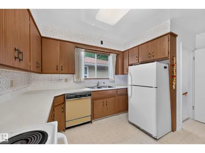 7704 104 AV NW photo 13