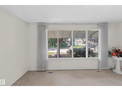 7704 104 AV NW photo 6