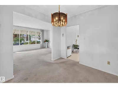 7704 104 AV NW photo 8