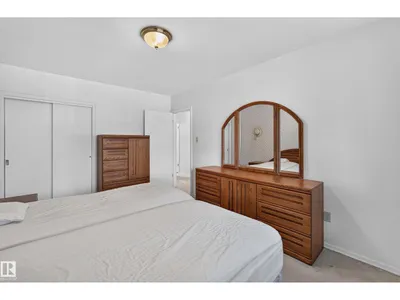 7704 104 AV NW photo 18