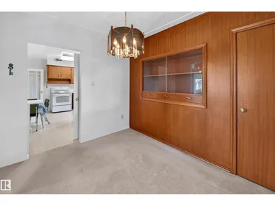7704 104 AV NW photo 12