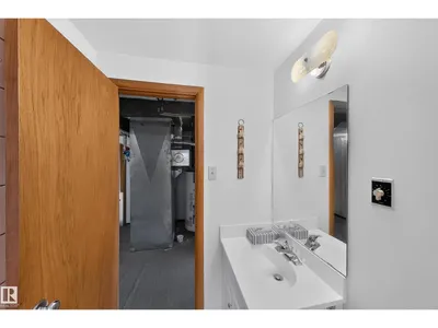 7704 104 AV NW photo 49