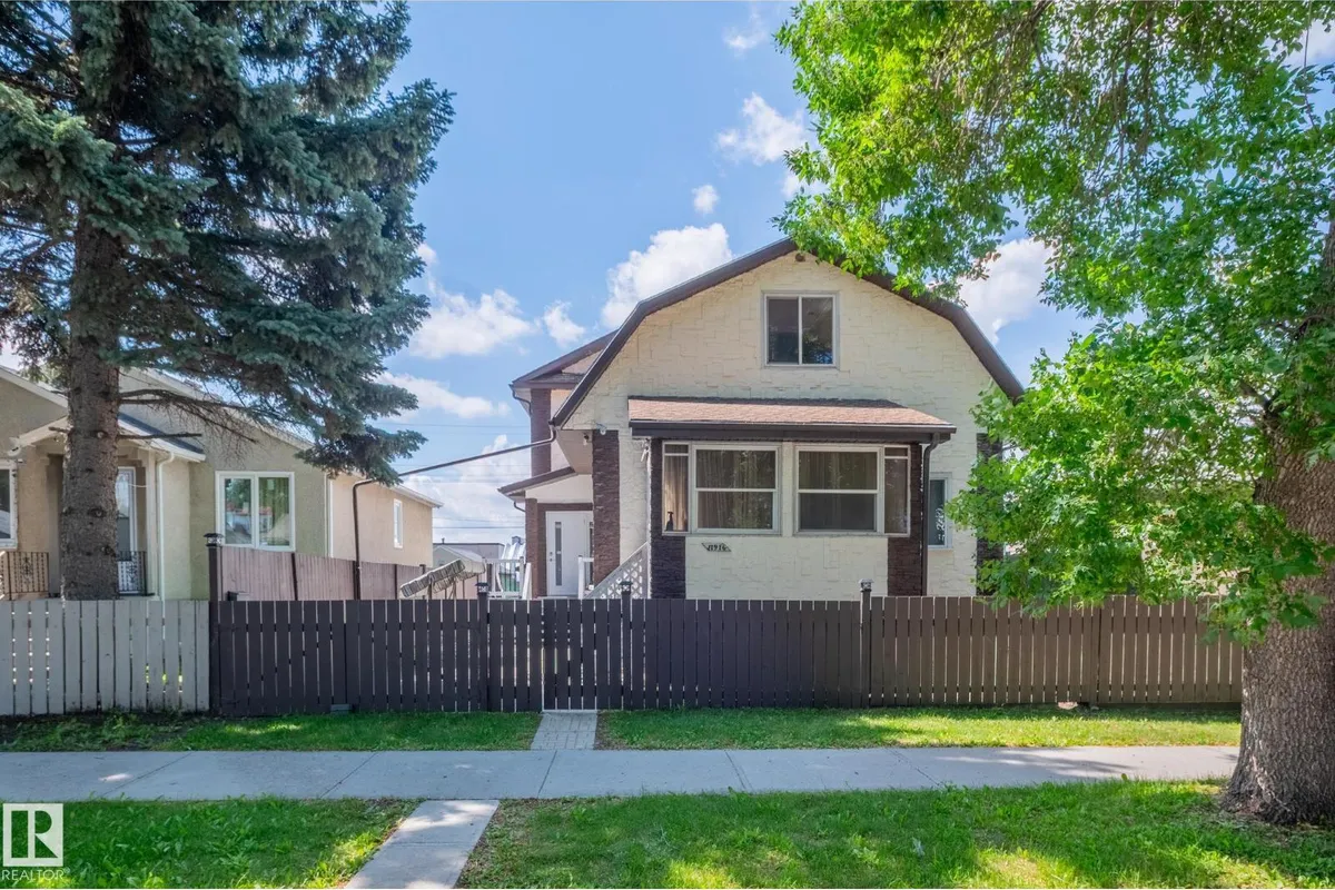 11916 71 ST NW exterior