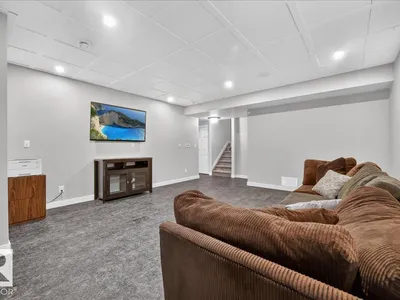 6703 20 AV SW photo 34