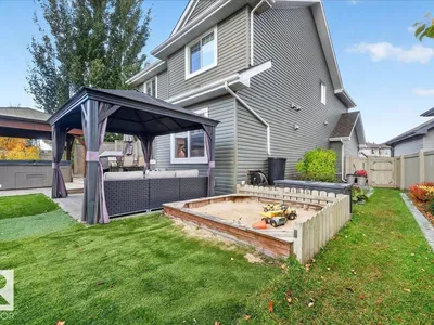 6703 20 AV SW photo 38