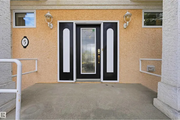 #5 11809 9B AV NW photo 3