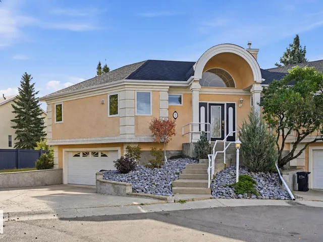 #5 11809 9B AV NW, Edmonton