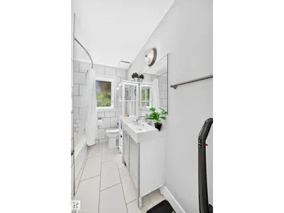 10139 74 ST NW photo 15