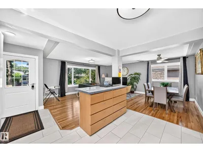10139 74 ST NW photo 12