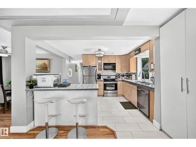 10139 74 ST NW photo 8