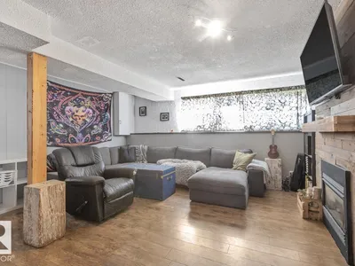 8808 43 AV NW photo 14