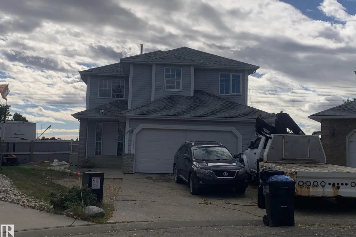 11511 9 AV NW exterior