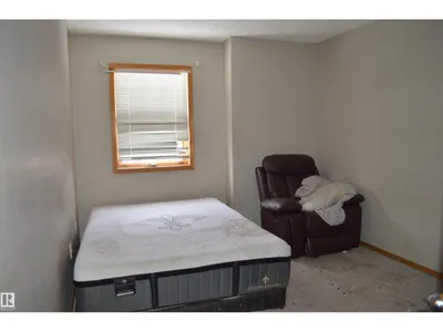 11511 9 AV NW photo 15