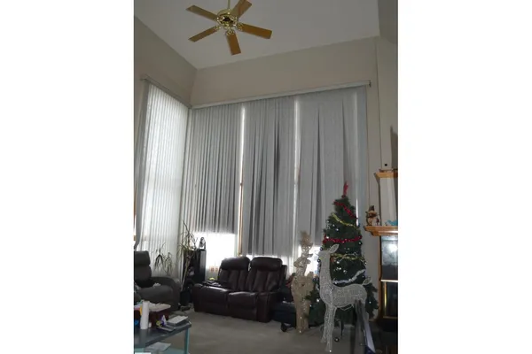 11511 9 AV NW photo 2