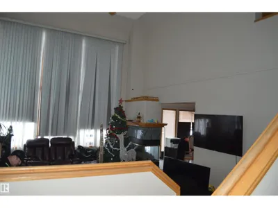 11511 9 AV NW photo 9