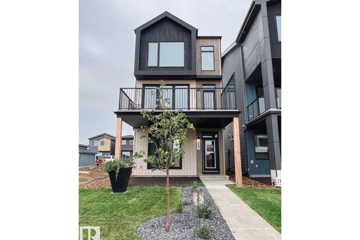 424 31 ST SW exterior