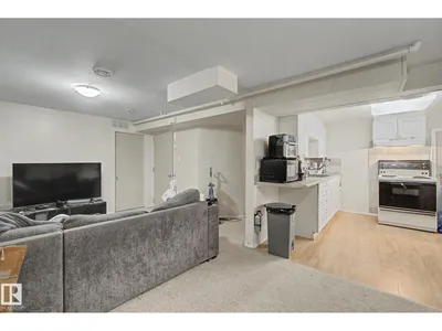 8710 83 AV NW photo 15
