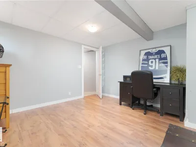 10 MARLBORO PL photo 33