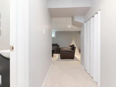 10 MARLBORO PL photo 34