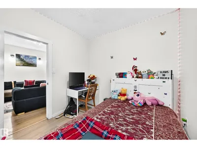 12156 92 ST NW photo 12